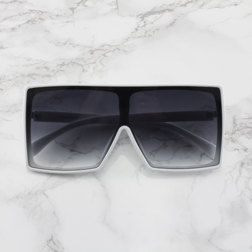 MQ Alva Sunglasses in White / Smoke